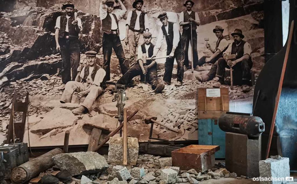 Granitabbaumuseum Koenigshainer Berge Maenner Granitabbaumuseum Königshainer Berge