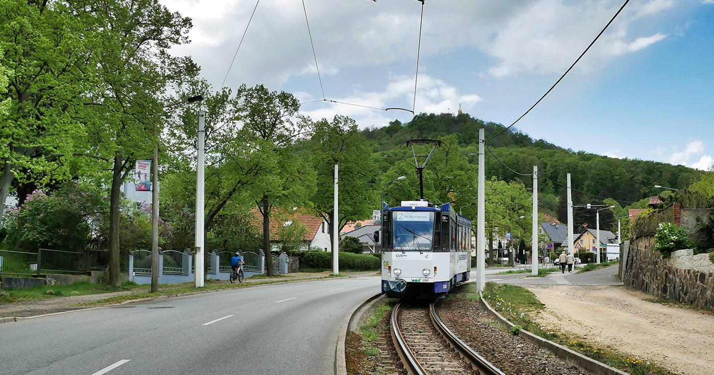 Landeskrone mit Strassenbahn Landskrone Görlitz Biesnitz