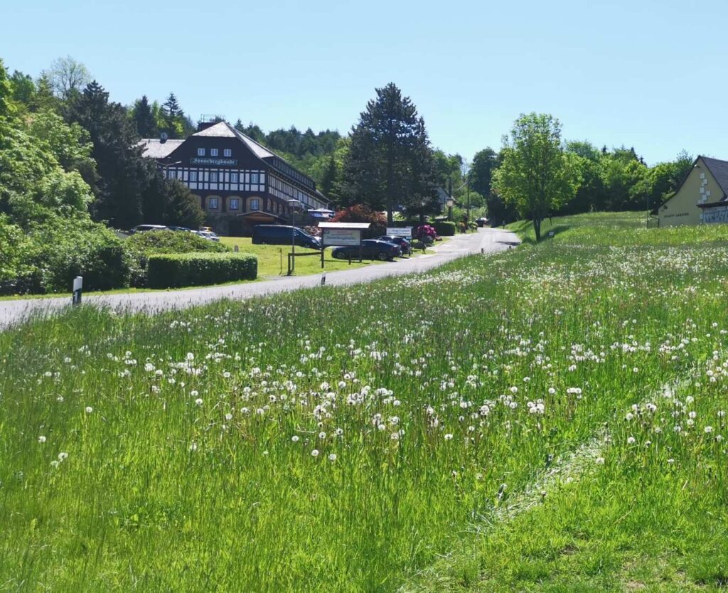 Sonnebergbaude weit web
