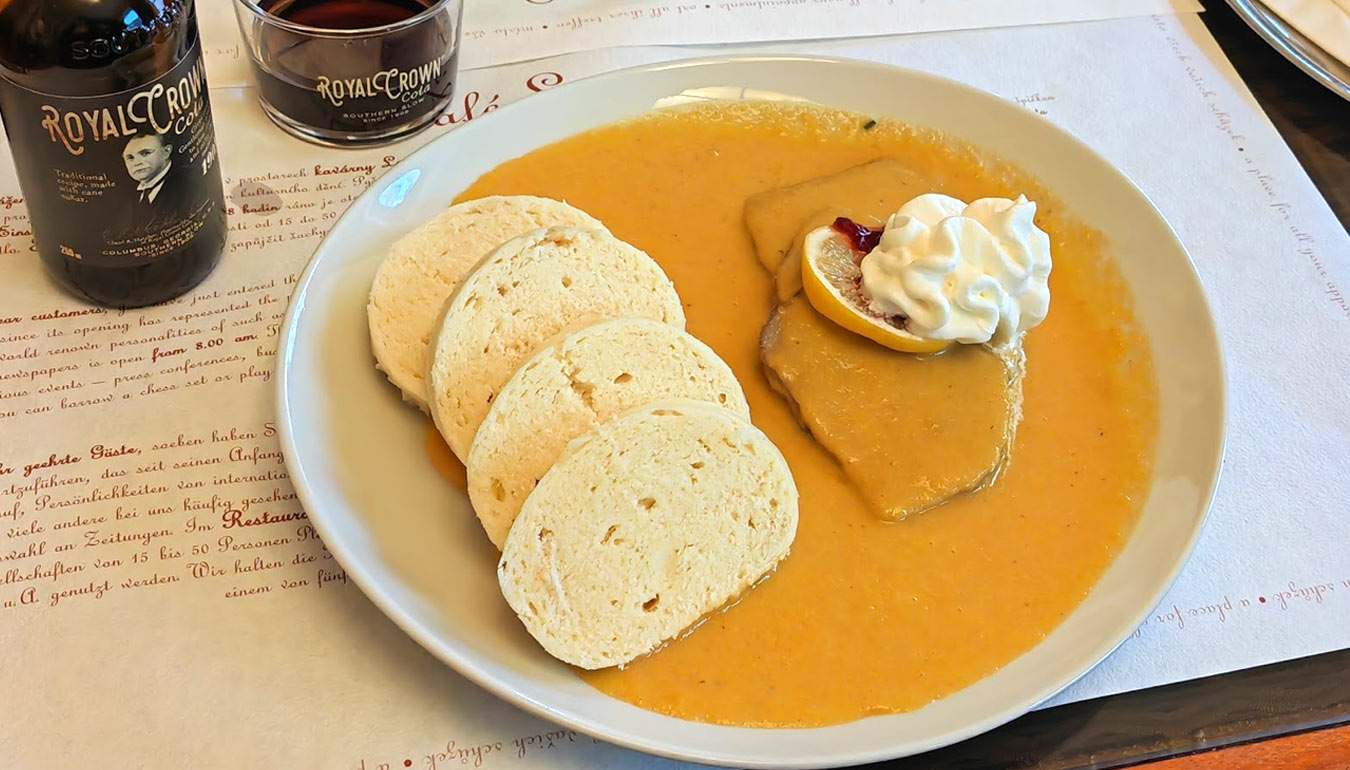 Svíčková – böhmischer Sahnerinderbraten: Ein Klassiker der böhmischen Küche